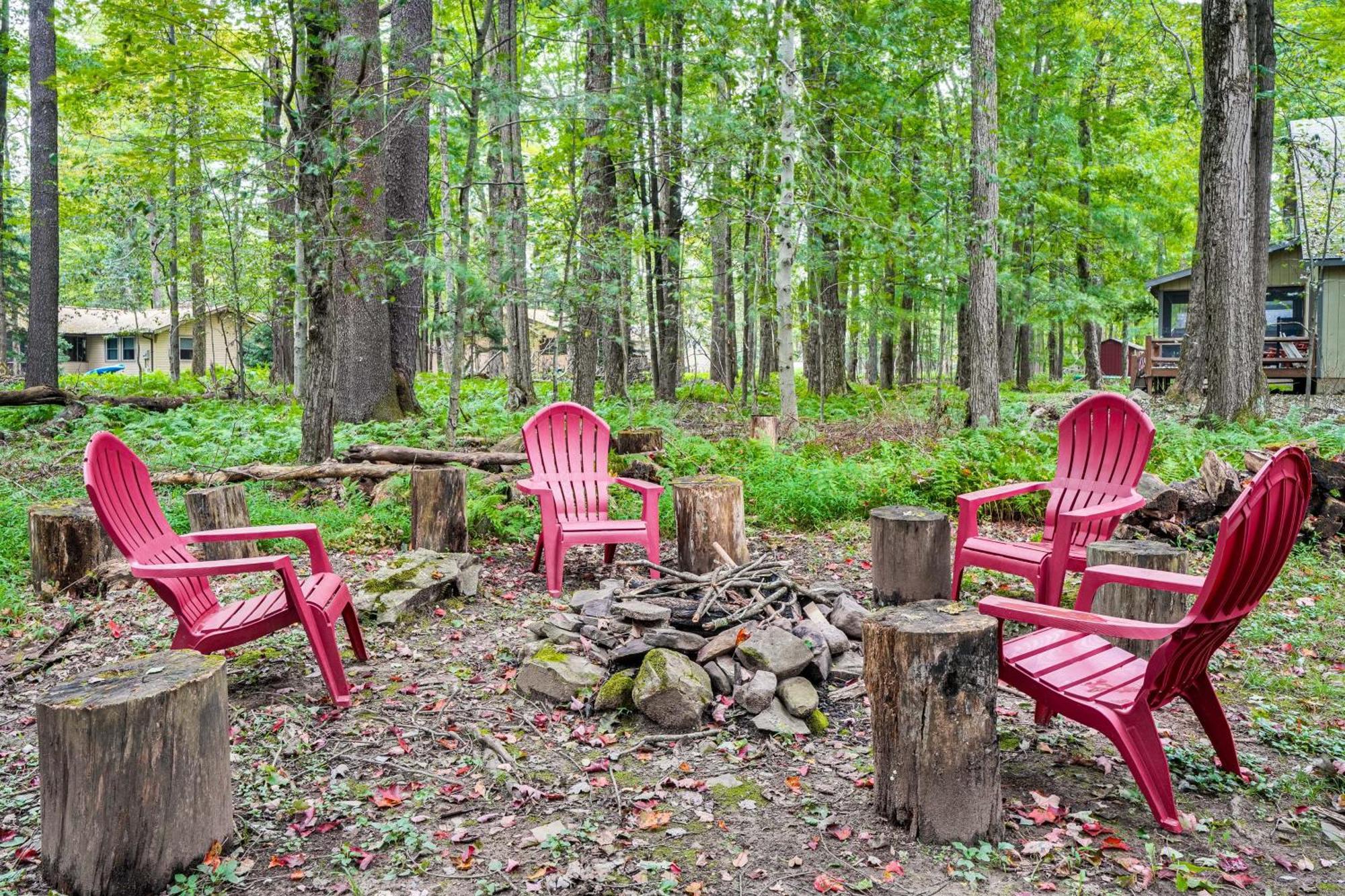 Pocono Retreat At Pine Loch Swim, Hike And Ski! Holiday home