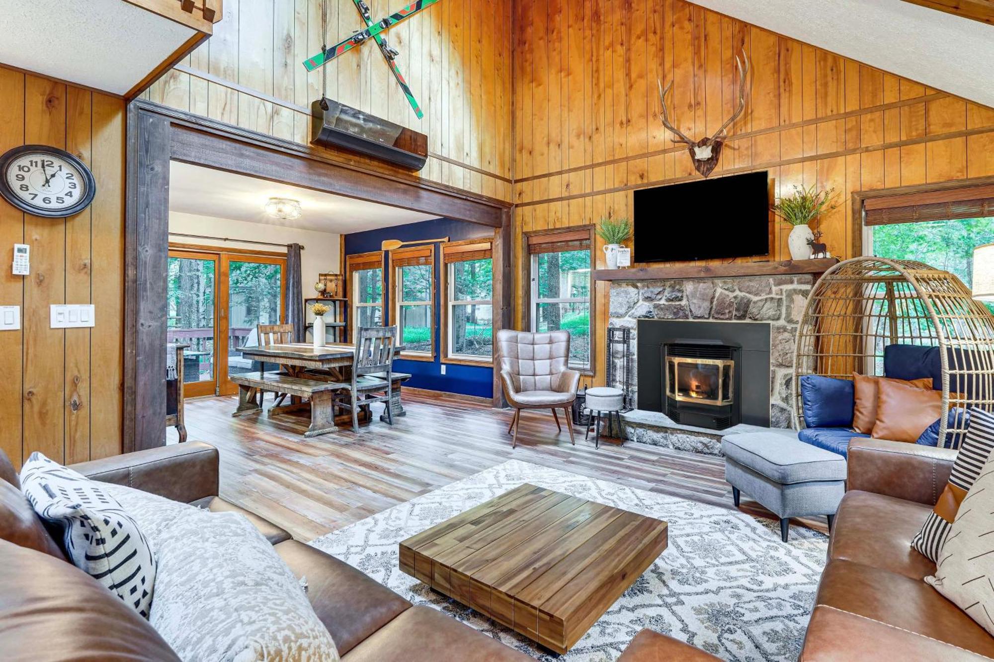 Holiday home Pocono Retreat At Pine Loch Swim, Hike And Ski! Pocono Lake